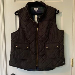 New With Tags lightweight vest!!  XXL but fits like an XL Navy plaid lining.